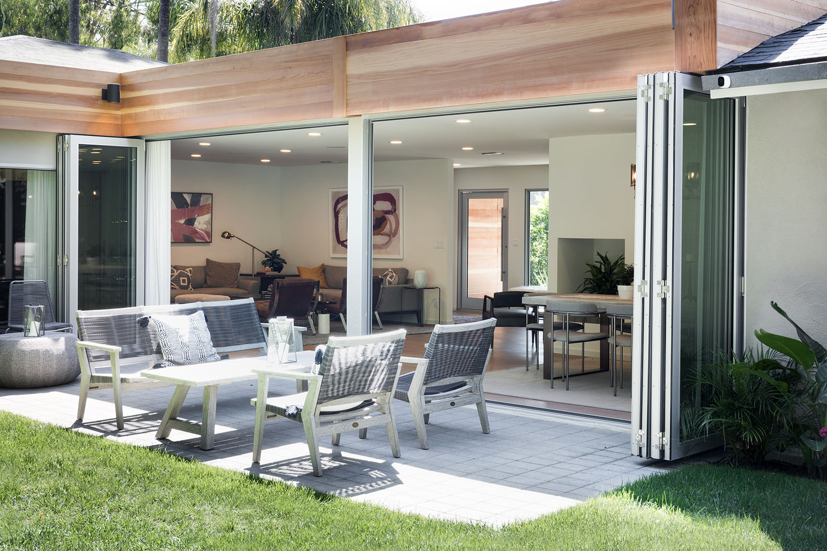 A bi-parting, bi-fold door completely opens the living and dining room to patio seating.